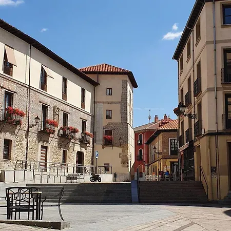 Bonito Piso A 500m De La Catedral Apartamento Leão